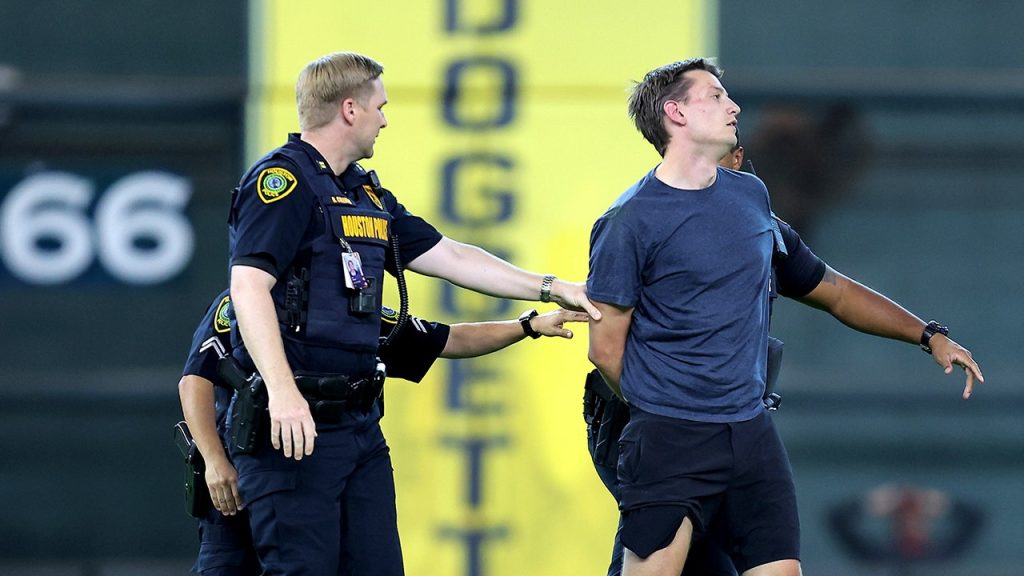 Astros-Orioles interrupted by field invader